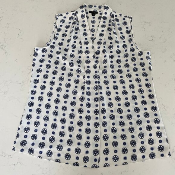 Talbots Sleeveless V Neck Easycare Medallion Print Top Blue + White Sz S - Picture 2 of 9